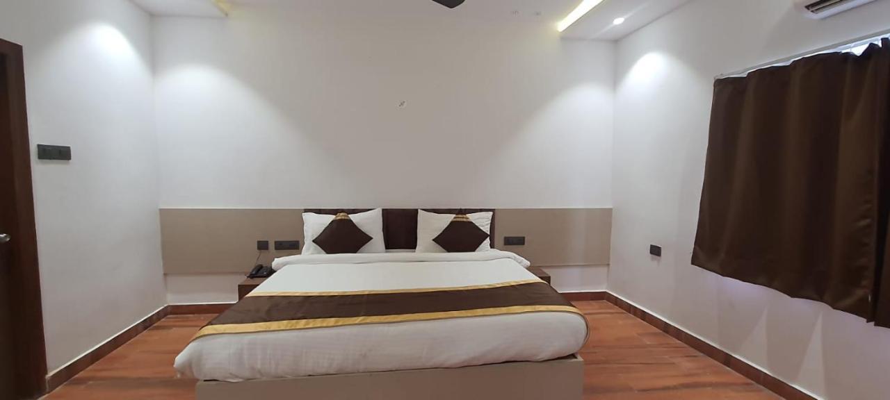 Hotel Citrus Lucknow Exterior photo