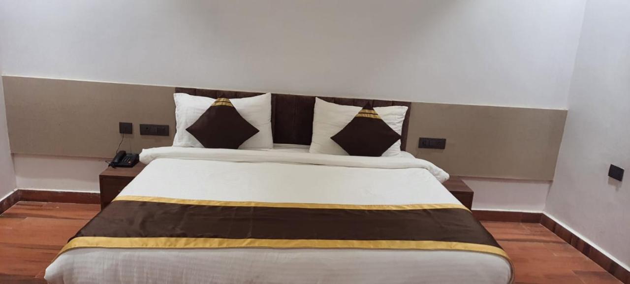 Hotel Citrus Lucknow Exterior photo